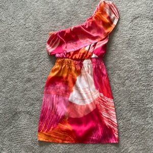 One shoulder dress with elastic waist.